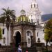 Quito: Die grünen Kuppeln der Kathedrale