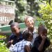 Praslin: Kinder vertreiben sich die Zeit während eines Gottesdienstes in der St. Thomas Chapel an der Anse Consolation