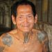 Batang Ai: Besuch der Iban in ihrem Langhaus. Dieser nette Mann ist auf diversen Internetseiten (Reiseportale und -blocks) präsent. Wir haben ihn auch auf einer Postkarte entdeckt.