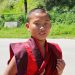 Junger Mönch auf dem Weg zum Tashichhoe Festival