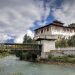 Rinpung (Paro) Dzong mit der Nemi Zam - Brücke