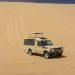 Ausflug zur Skelettküste: unser Jeep fährt die Düne herunter