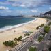 Blick auf die Copacabana von der Dachterrasse des Porto Bay Hotels (Av. Atlantica 1500)